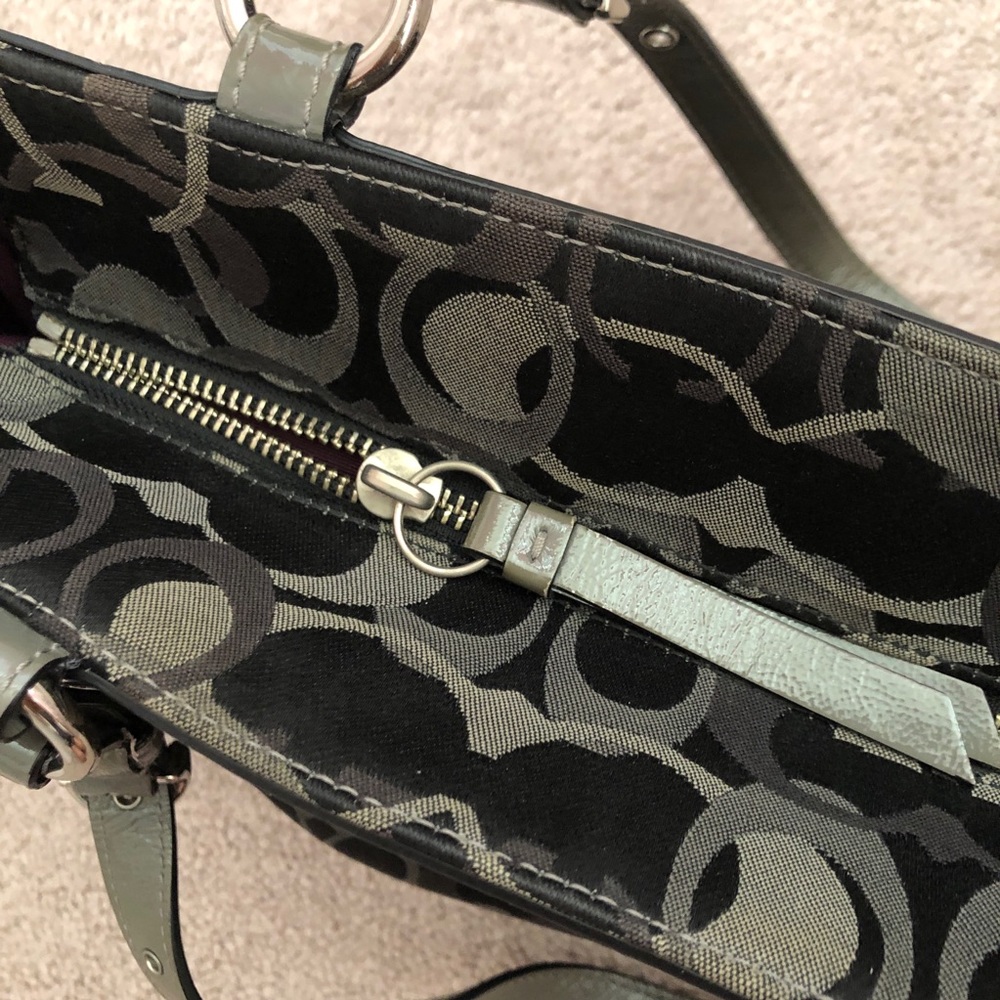 Coach Optic Signature Handbag - Picture 9 of 9